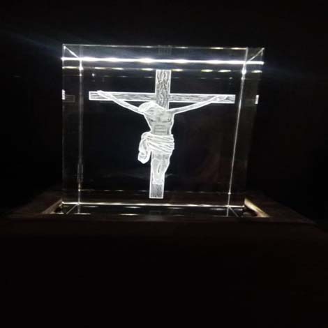 3d Jesus In Crystal Glass Cube
