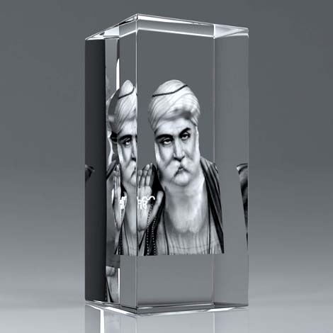 Guru Nanak Statue In Crystal Cube